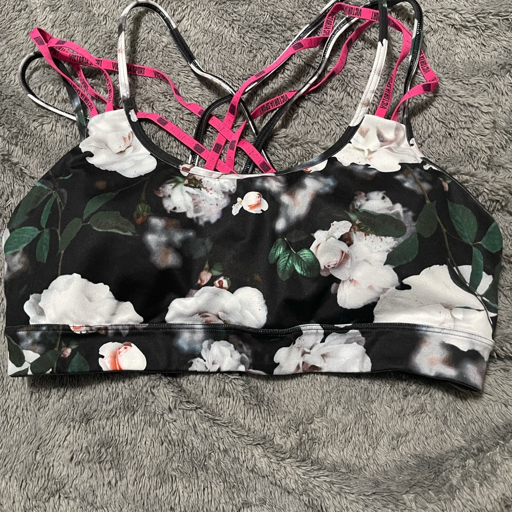 Victoria Spirt size L printed Sports bra
